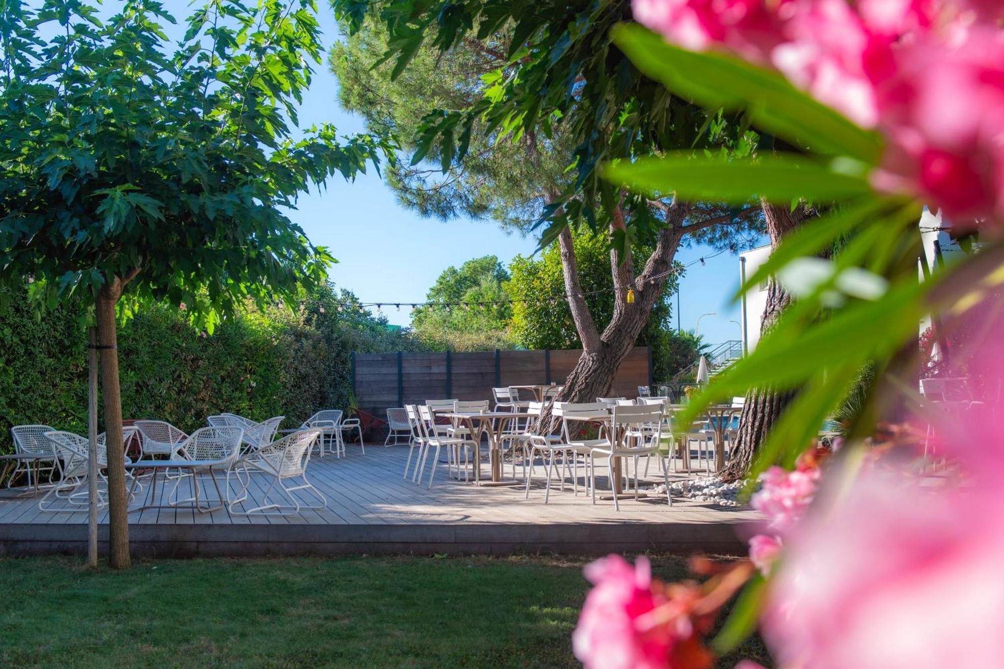 Kyriad Montpellier Est - Lunel Lunel (Herault) Exterior foto